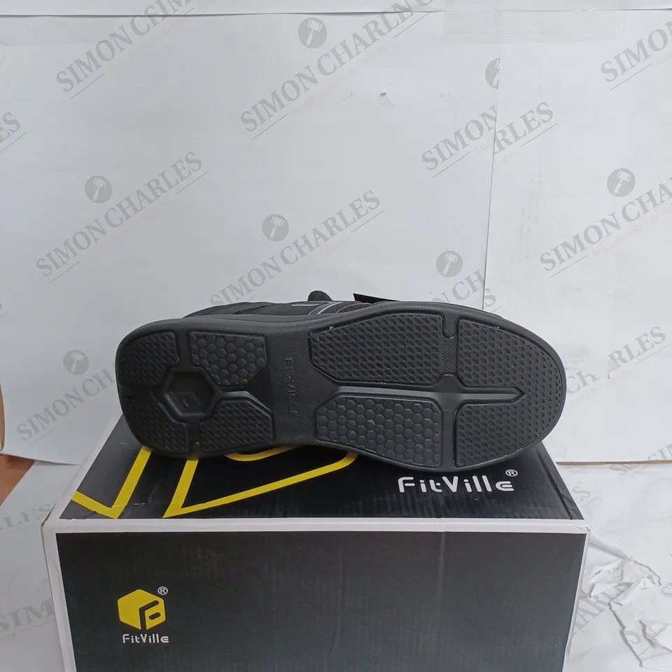 FIT VILLE FRESH CORE IN BLACK - UK 8.5 