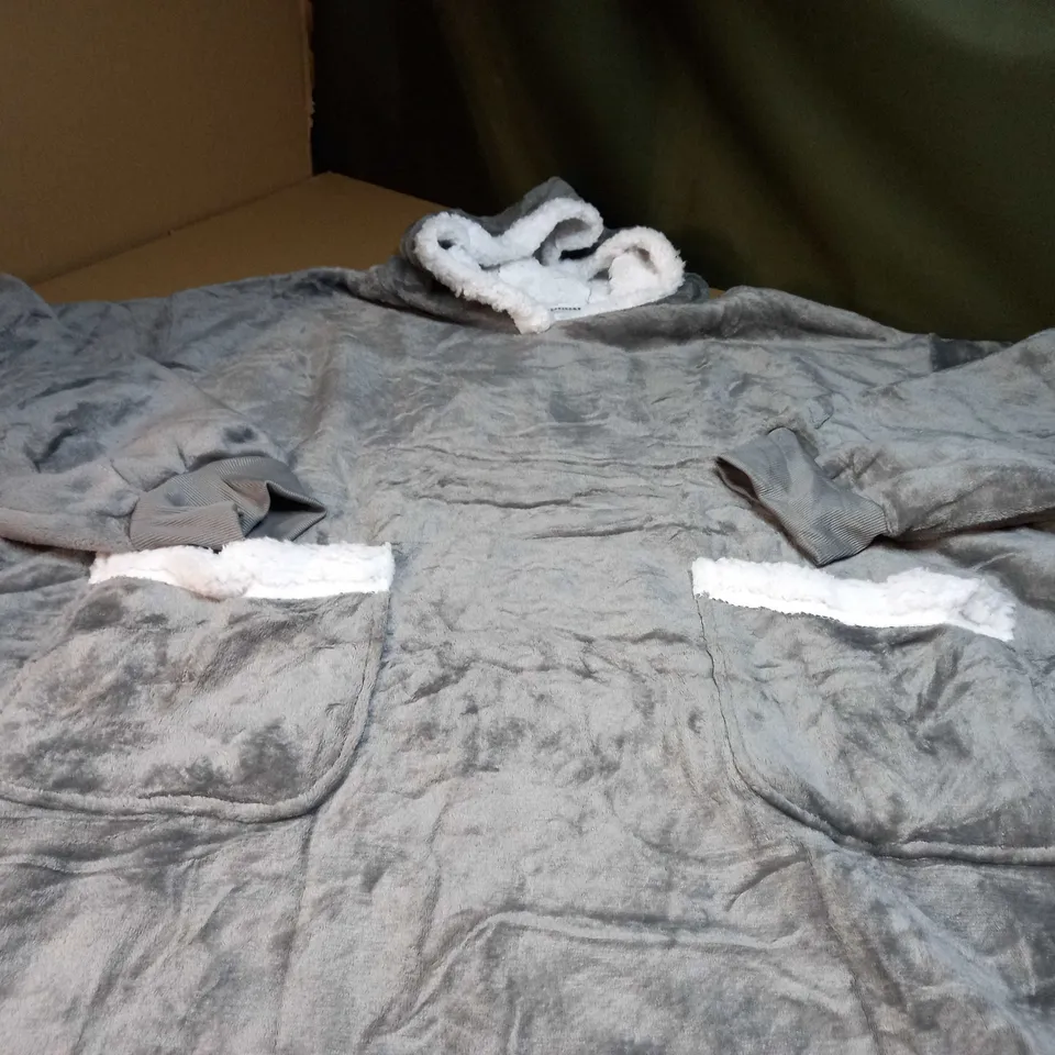 DESIGNER GREY SOFT BORG LINED/HOODED LOUNGE WEAR