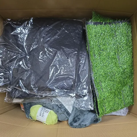 APPROXIMATELY 15 ASSORTED HOUSEHOLD PRODUCTS TO INCLUDE WOOL, BLANKET AND PILLOWA