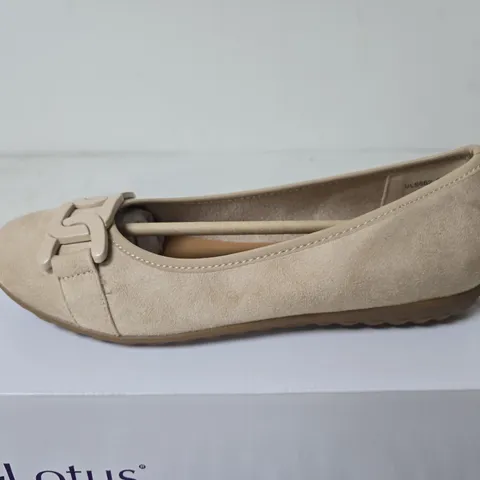 BOXED LOTUS ELENI SHOES, NATURAL - SIZE EU 39