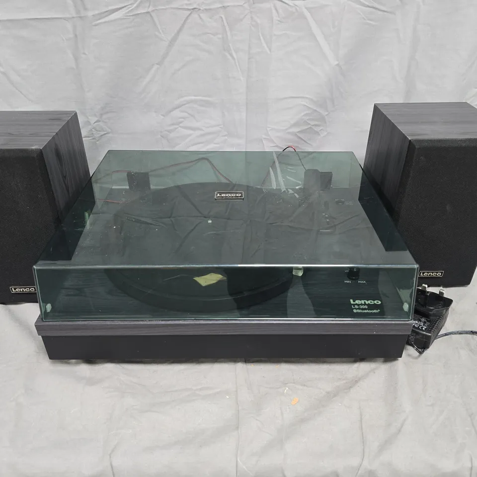 LENCO LS-300 BLUETOOTH TURNTABLE WITH BUILT-IN SPEAKERS