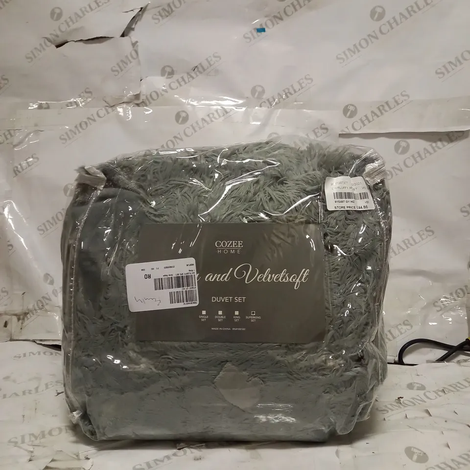 GREY FLUFFY BED SET IN GREY