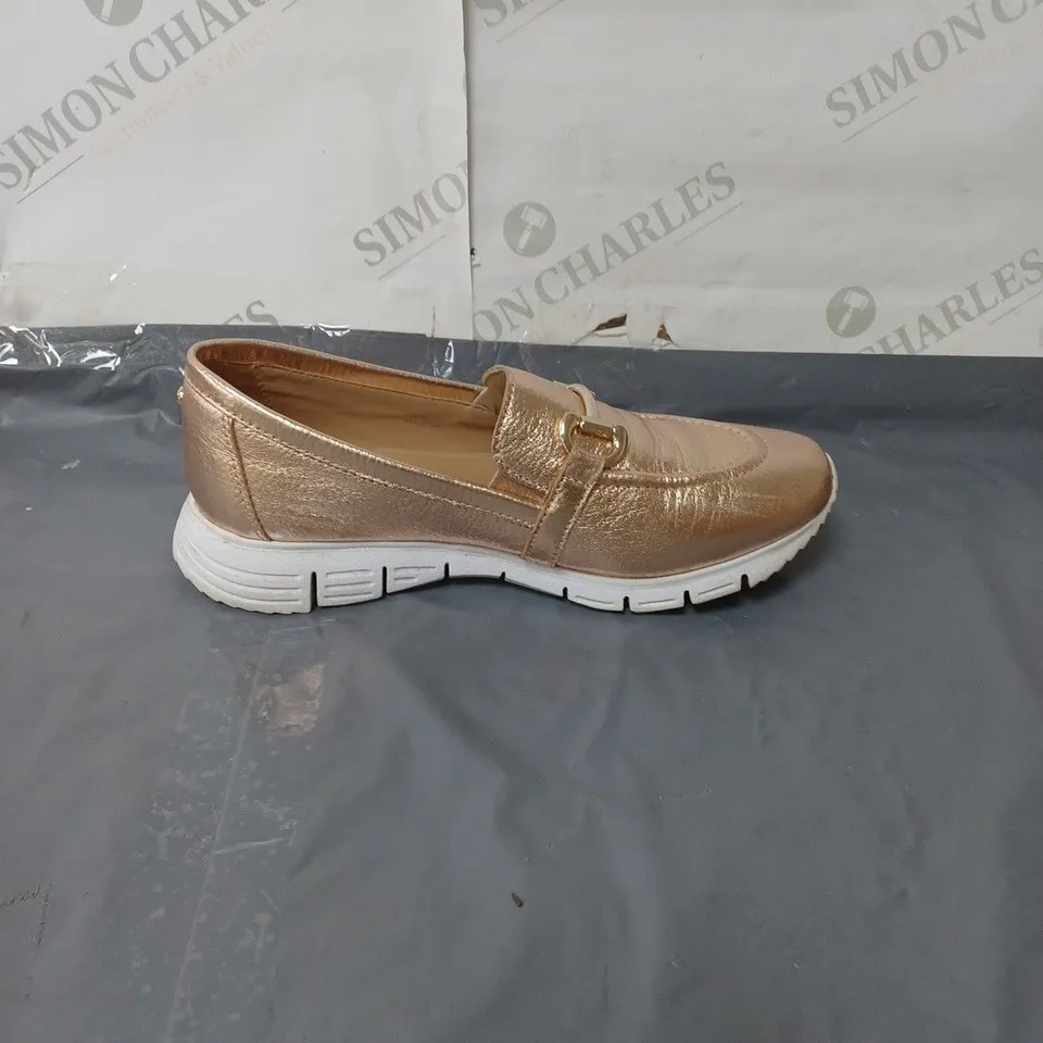 MODA IN PELLE LADIES GOLD SHOES SIZE 5/38