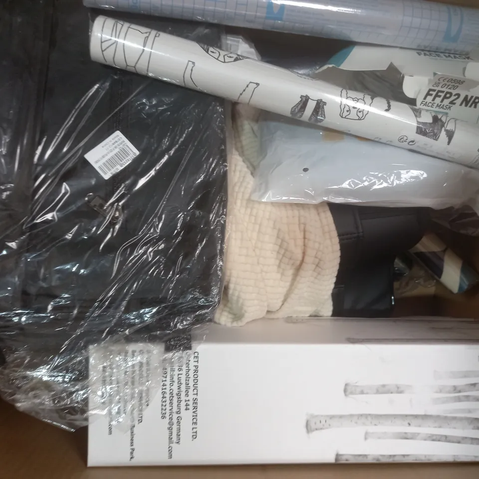 BOX OF APPROXIMATELY 15 ASSORTED HOUSEHOLD ITEMS TO INCLUDE BONSAI TREE LIGHT, ETC
