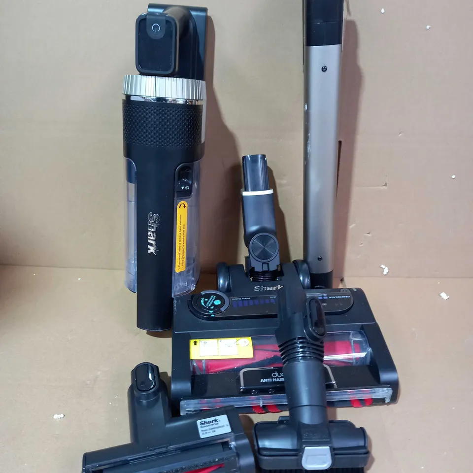 SHARK STRATOS CORDLESS VACUUM W/ANTI HAIR WRAP & CLEAN SENSE IQ IZ400UKT