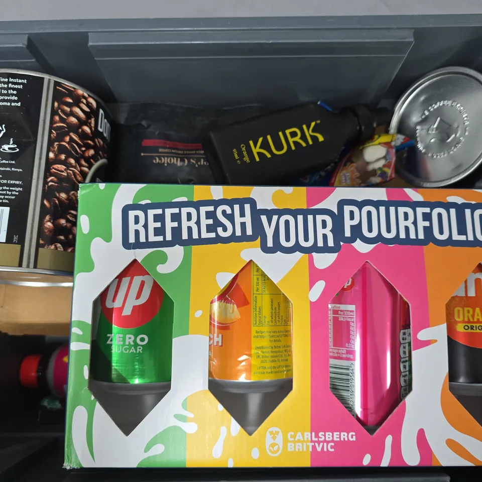 APPROXIMATELY 10 ASSORTED FOOD & DRINK ITEMS TO INCLUDE REFRESH YOUR PORTFOLIO DRINK SET, DORMANS INSTANT COFFEE, AIRWAVES CHEWING GUM, ETC - COLLECTION ONLY