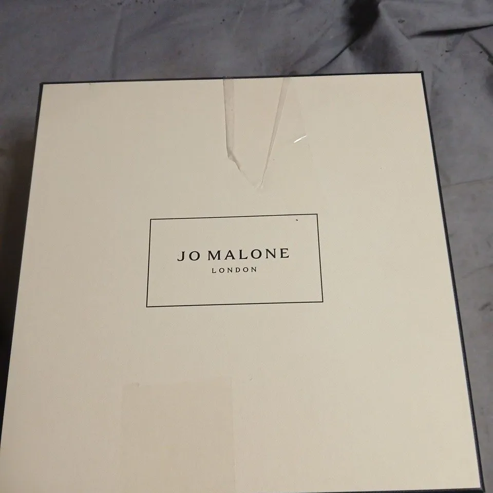JO MALONE CYPRESS & GRAPEVINE BODY SPRAY AND SCENTED CANDLE – 125ML
