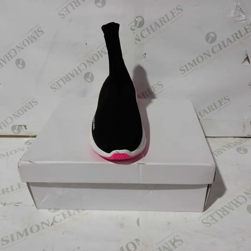 BOXED PAIR OF BALENCIAGA SHOES IN BLACK/WHITE/PINK UK SIZE 6