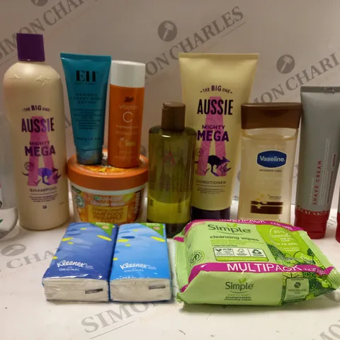 BOX OF APPROX 10 ASSORTED BEAUTY PRODUCTS TO INCLUDE AUSSIE SHAMPOO, BOOTS VITAMIN C BRIGHTENING TONER, VASELINE BODY OIL, ETC