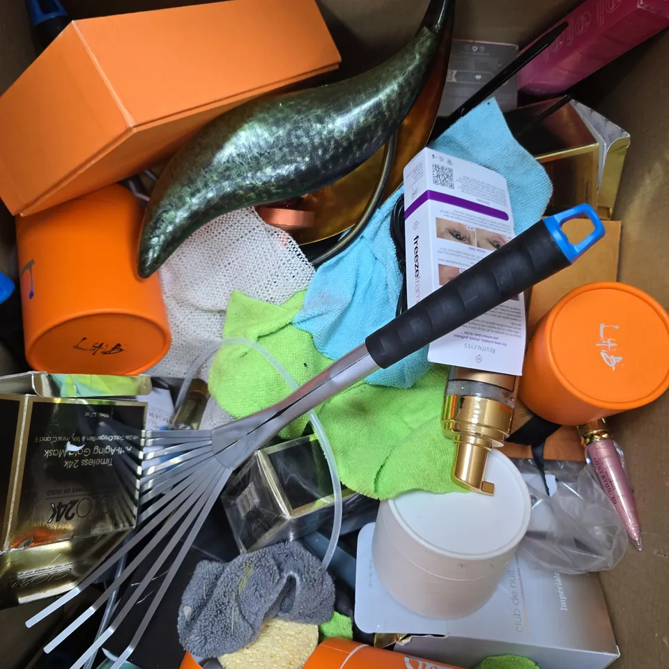 BOX OF APPROX 30 ASSORTED ITEMS TO INCLUDE SKINNY TAN, GLO24K SERUM, NIGHT CREAM, ETC