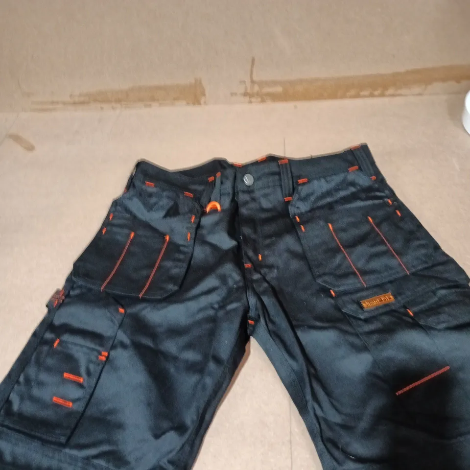 REDHAWK HOLSTER BLACK WORK SHORTS – UK 36 (EU 52)