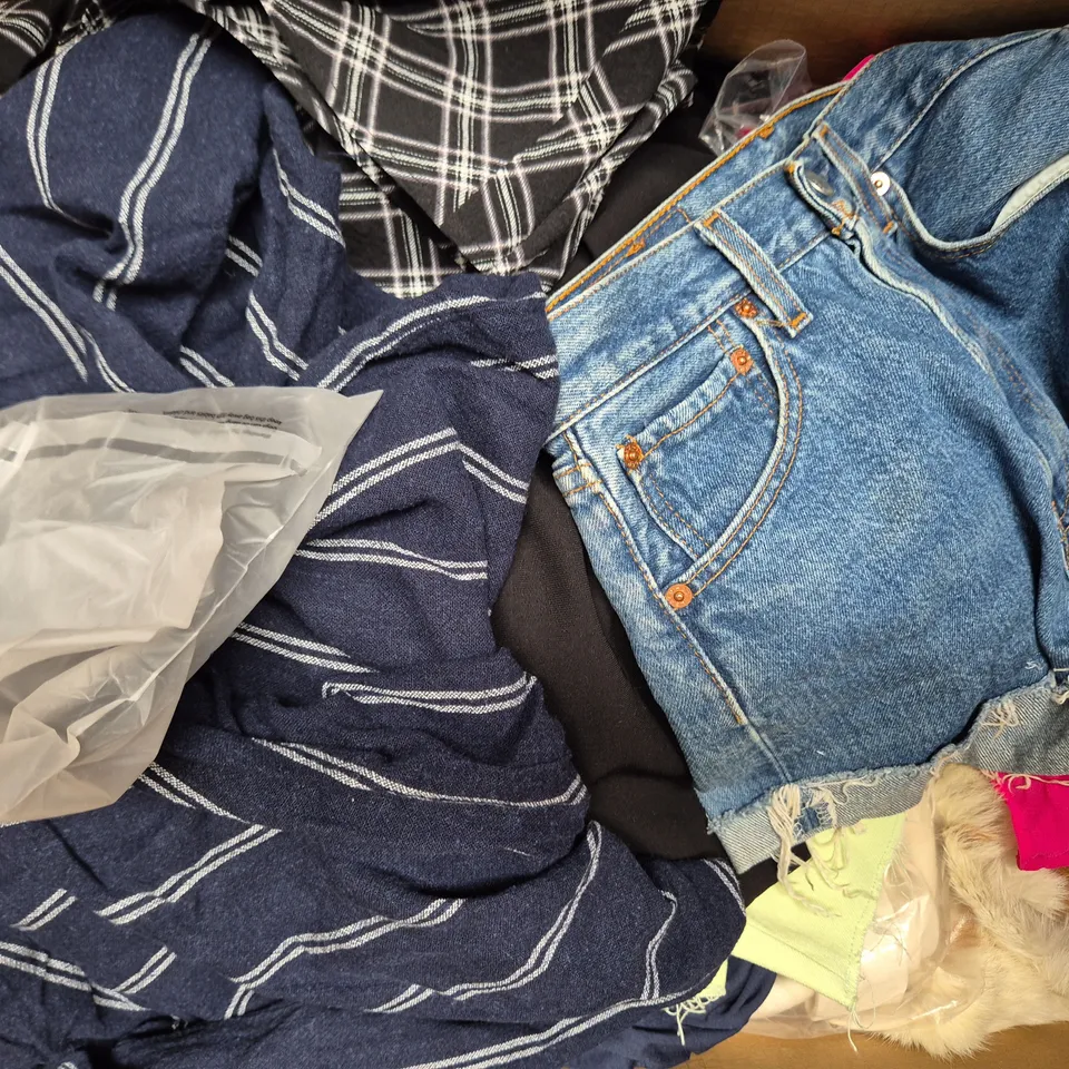 APPROXIMATELY 20 ASSORTED CLOTHING AND FASHION PRODUCTS IN VARIOUS STYLES AND SIZES - COLLECTION ONLY