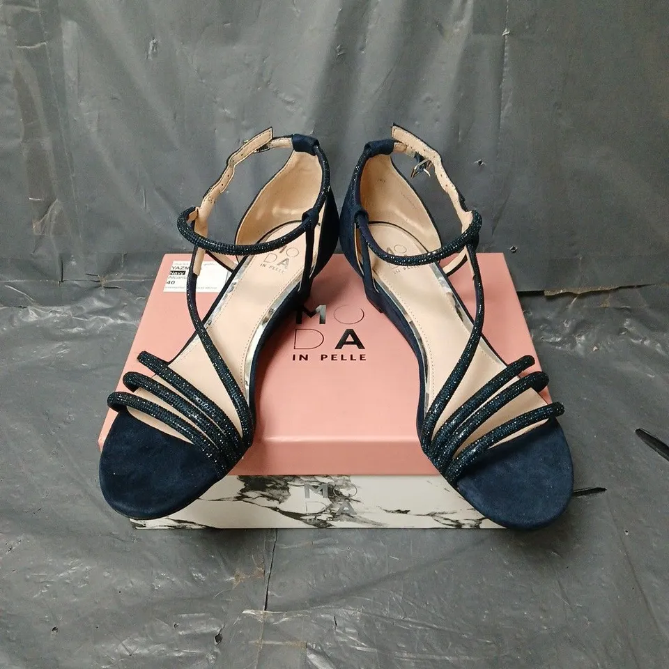 BOXED PAIR OF MODA IN PELLE YAZMINA ALCANTARA ASSYMETRIC GLITZ DEMI WEDGE SHOE IN NAVY SIZE 6