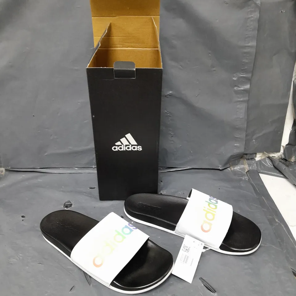 BOXED PAIR OF ADIDAS ADILETTE COMFORT UK 11 S