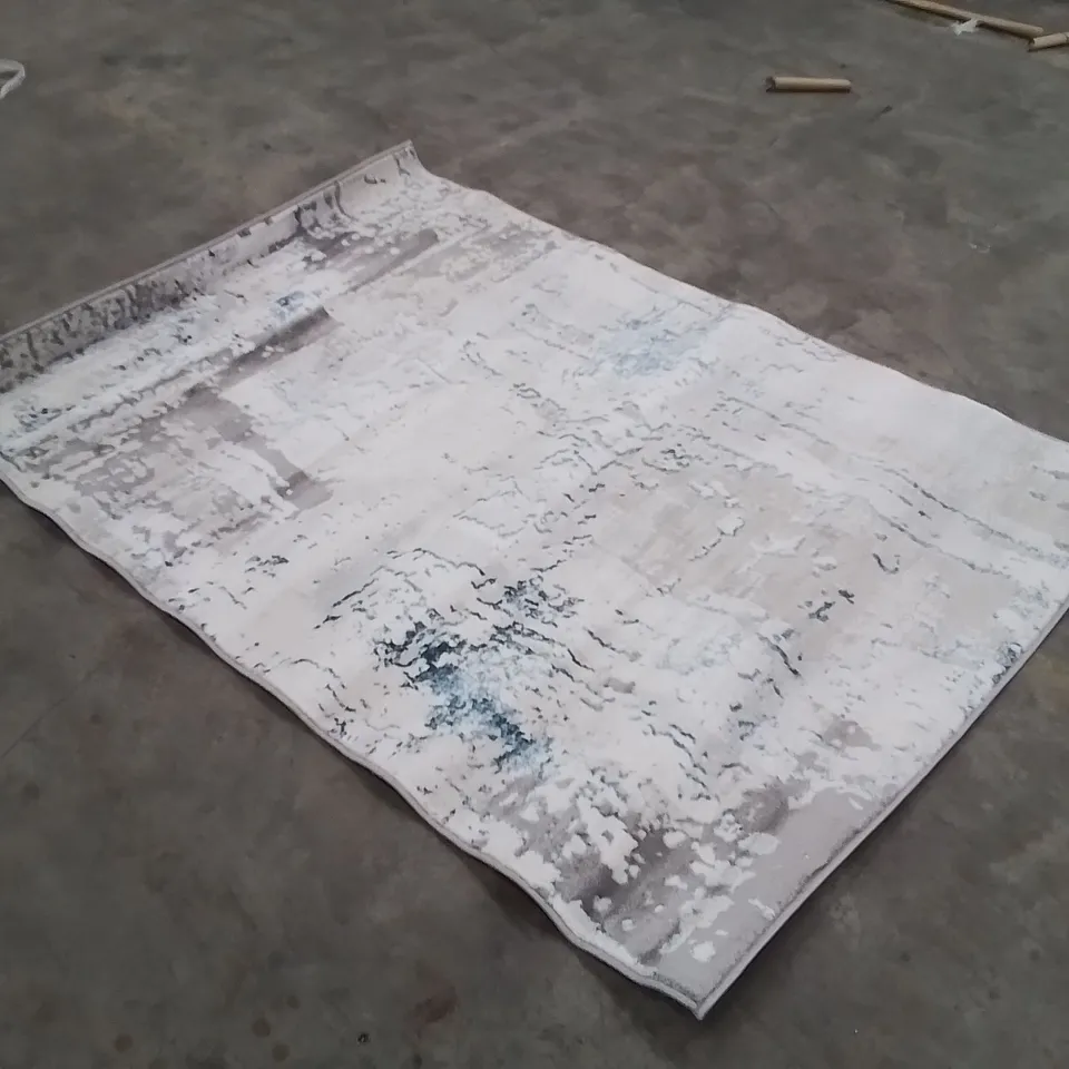 QUALITY DESIGNER AREA RUG - APPROXIMATELY 170X120CM