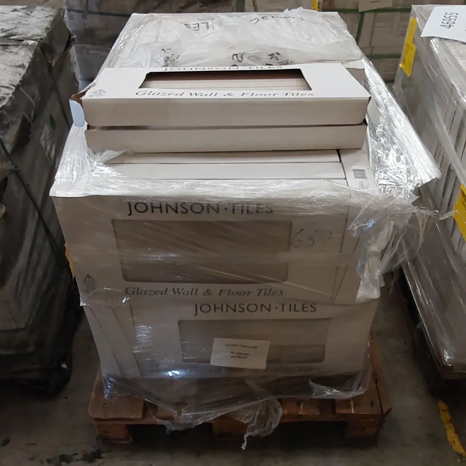 PALLET TO CONTAIN APPROX 40 X PACKS OF JOHNSON TILES YORK STONE GLAZED FLOOR & WALL TILES - 5 TILES PER PACK // TILE SIZE: 597 X 297 X 11mm