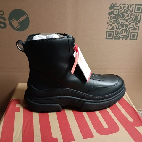 FITFLOP WYLDER ZIP-FRONT LEATHER ANKLE BOOTS – BLACK, UK 6.5