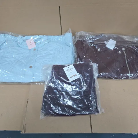 BOX OF APPROXIMATELY 20 ASSORTED CLOTHING AND FASHION ITEMS IN VARIOUS STYLES, SIZES, AND COLOURS - COLLECTION ONLY