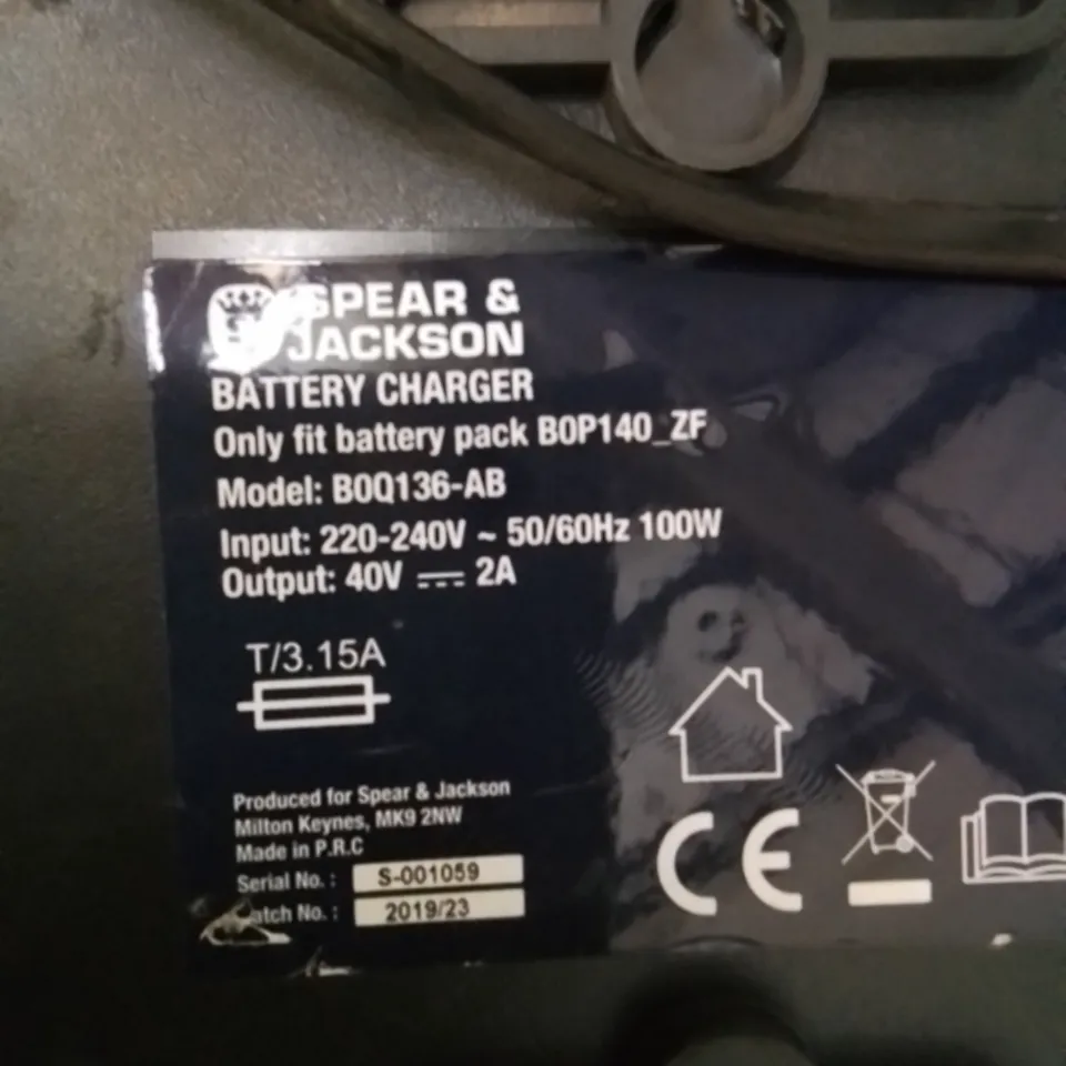 SPEAR & JACKSON BATTERY CHARGER 