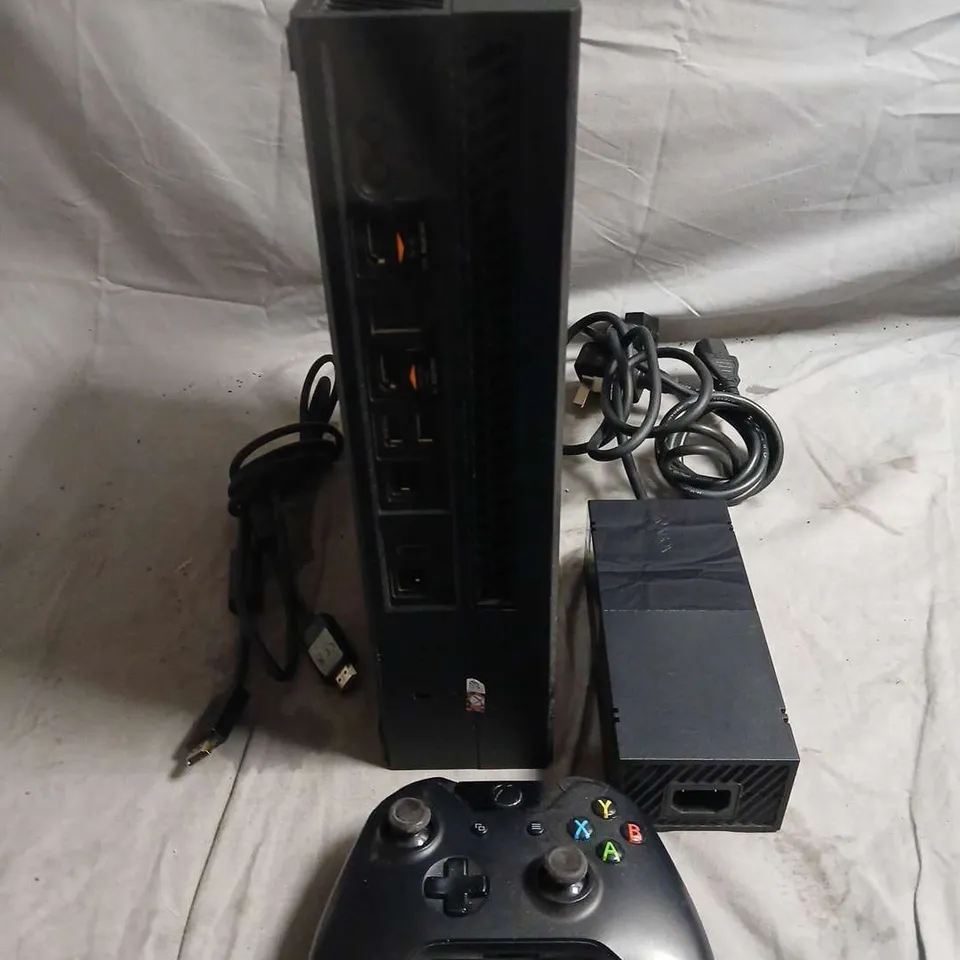 XBOX ONE CONSOLE (MODEL 1540) WITH CONTROLLER & POWER SUPPLY