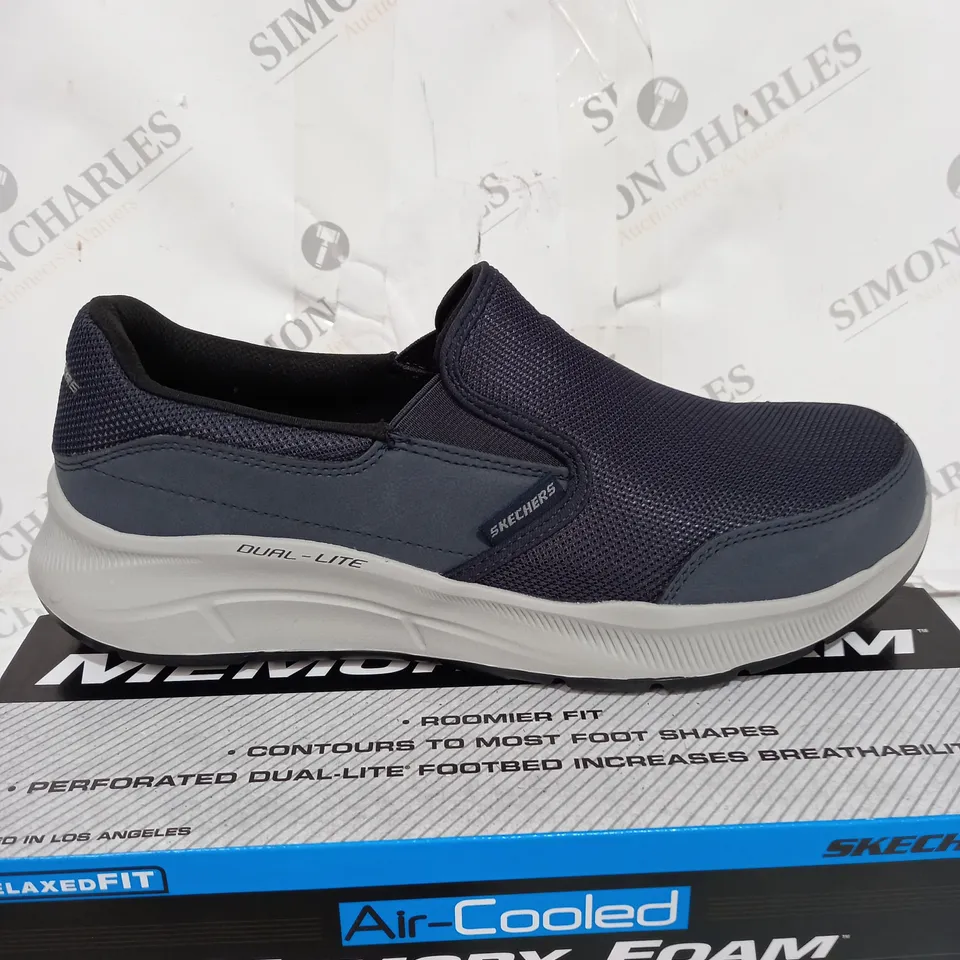 BOXED PAIR OF SKECHERS AIR COOLED MEMORY FOAM TRAINERS IN NAVY SIZE 10