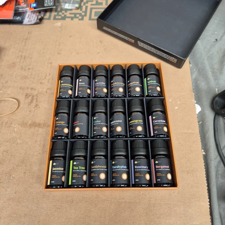 MINDFUL SOULS AROMATHERAPY ESSENTIALS SET - 18 X 10ML ESSENTIAL OILS GIFT BOX