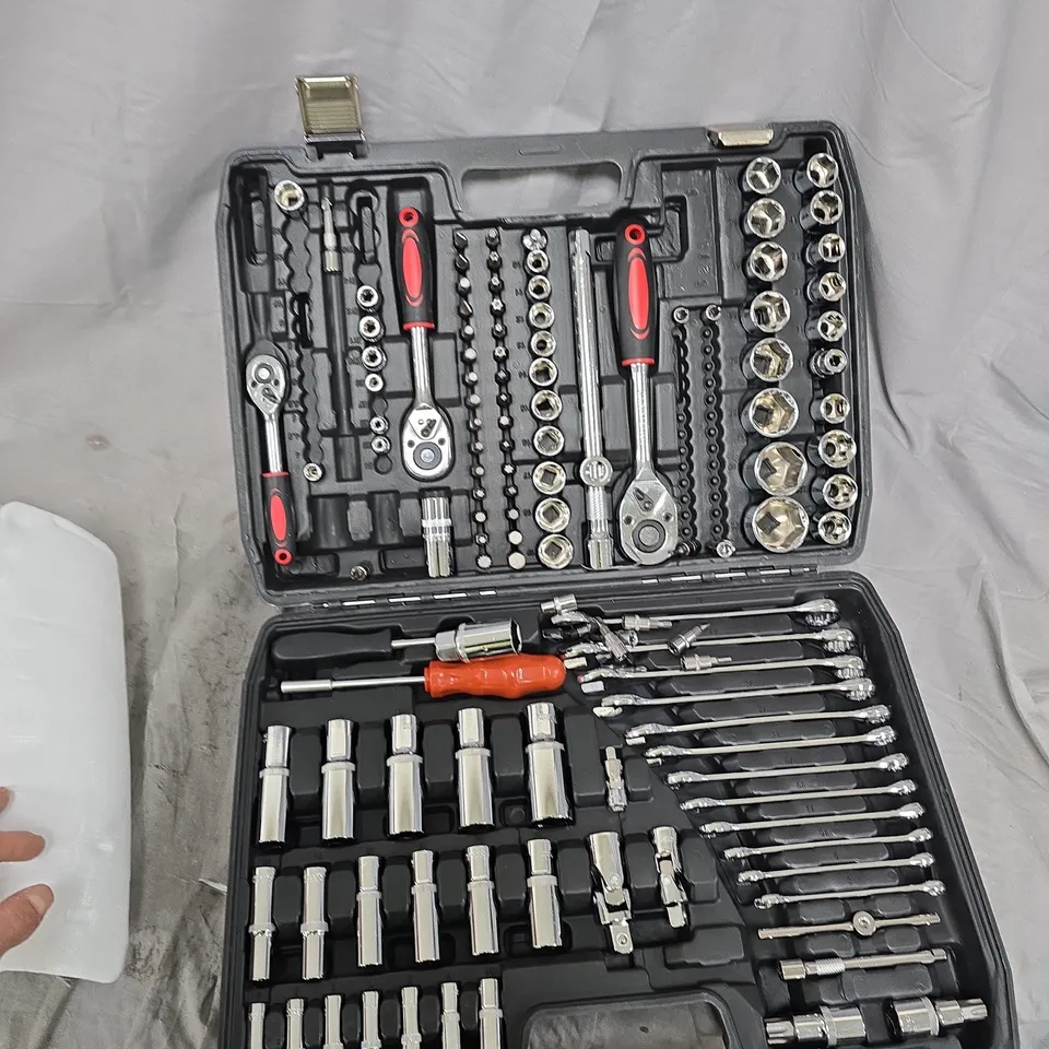SOCKET SET – METRIC SOCKETS, EXTENSIONS AND BITS