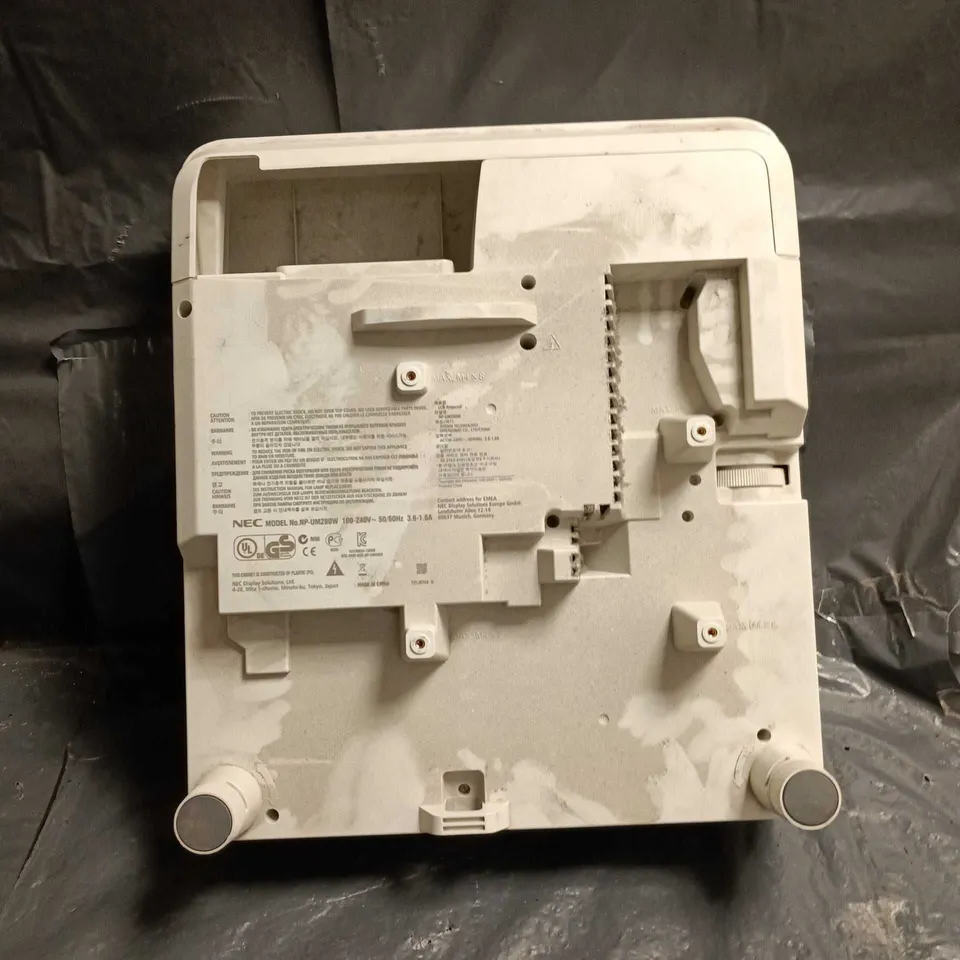 NEC PROJECTOR – WHITE
