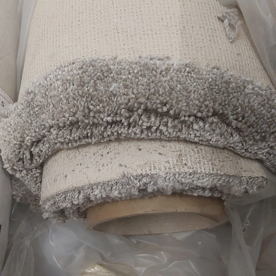 ROLL OF QUALITY EC HEARTLAND ULTRA PINVIN CARPET - APPROXIMATELY 5 x 2m