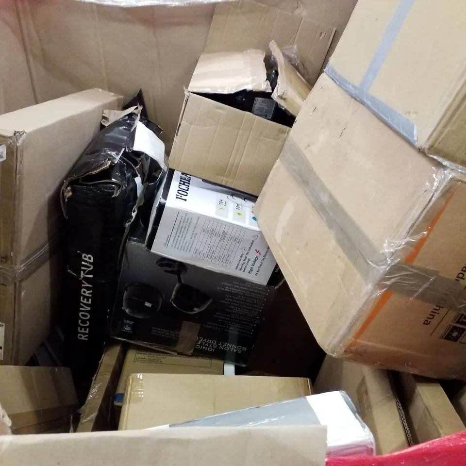 PALLET OF ASSORTED PRODUCTS INCLUDING ELECTRIC BARBECUE GRILL, LED CEILING LIGHT, MID-TIER PC CASE, FOLDABLE PUZZLE BOARD