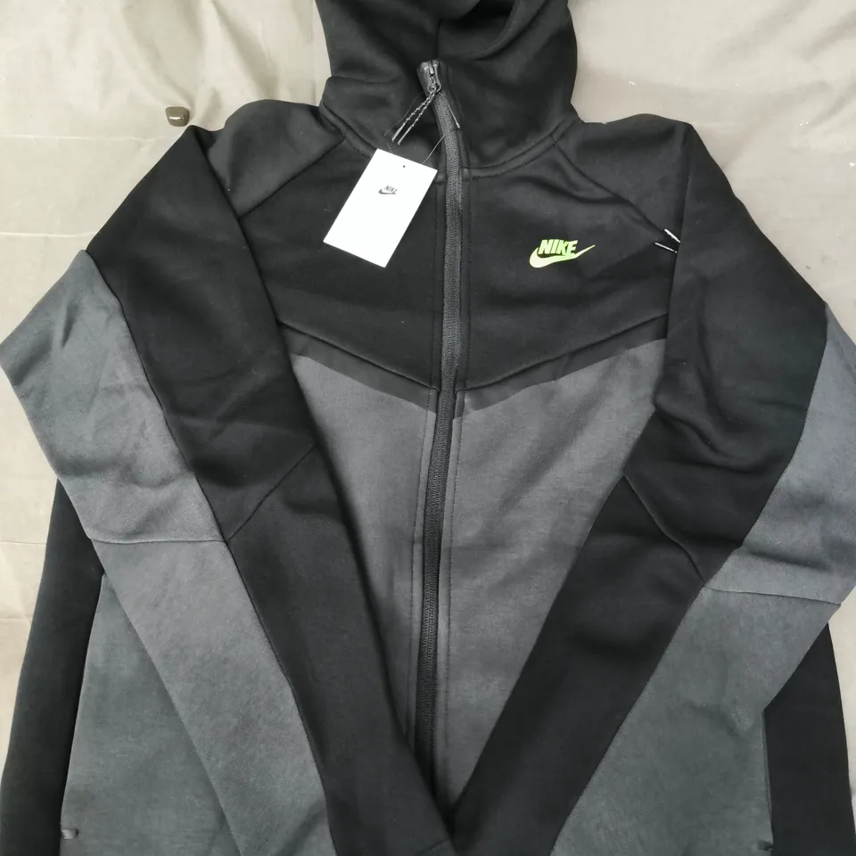 NIKE HOODED ZIP JACKET – BLACK & GREY SIZE MEDIUM
