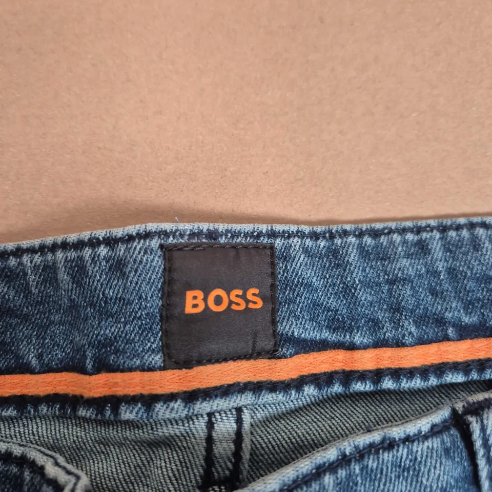 HUGO BOSS RE.MAINE REGULAR FIT JEANS – DENIM 38/30