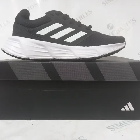 BOXED PAIR OF ADIDAS GALAXY 6 SHOES IN BLACK/WHITE UK SIZE 6