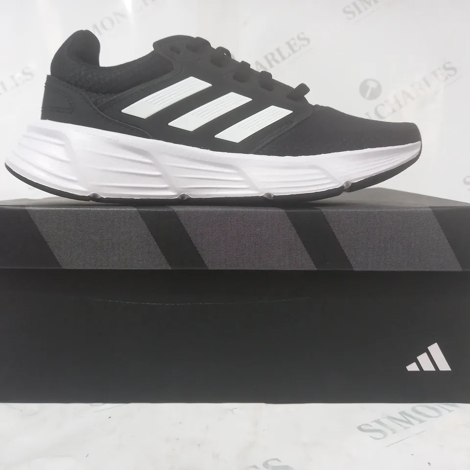 BOXED PAIR OF ADIDAS GALAXY 6 SHOES IN BLACK/WHITE UK SIZE 6