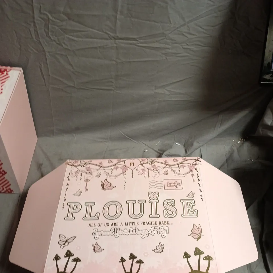 PLOUISE GIFT BOX SET TO INCLUDE:3X LIP CONDITIONER,  COTTON PADS, CLEANSER, EYE PALETTE,  AFTER DARK SKINCARE SET, JELLY REMOVER, MAKEUP MELTER, BODY BUTTER, LIQUID BLUSH AND HAND CREAM
