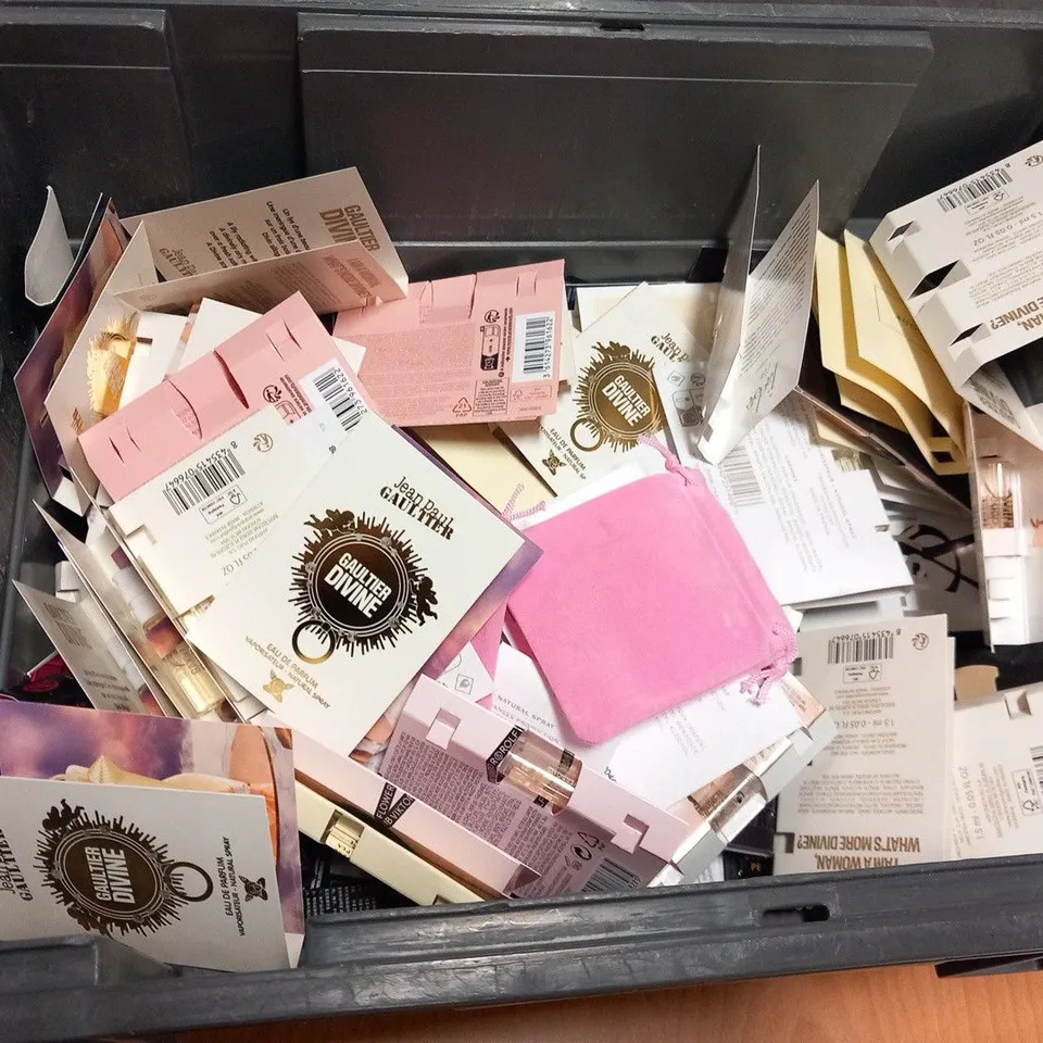 LARGE QUANTITY OF ASSORTED FRAGRANCE SAMPLES AND TESTERS TO INCLUDE; PRADA, CREED, JEAN PAUL GAULTIER AND AVON