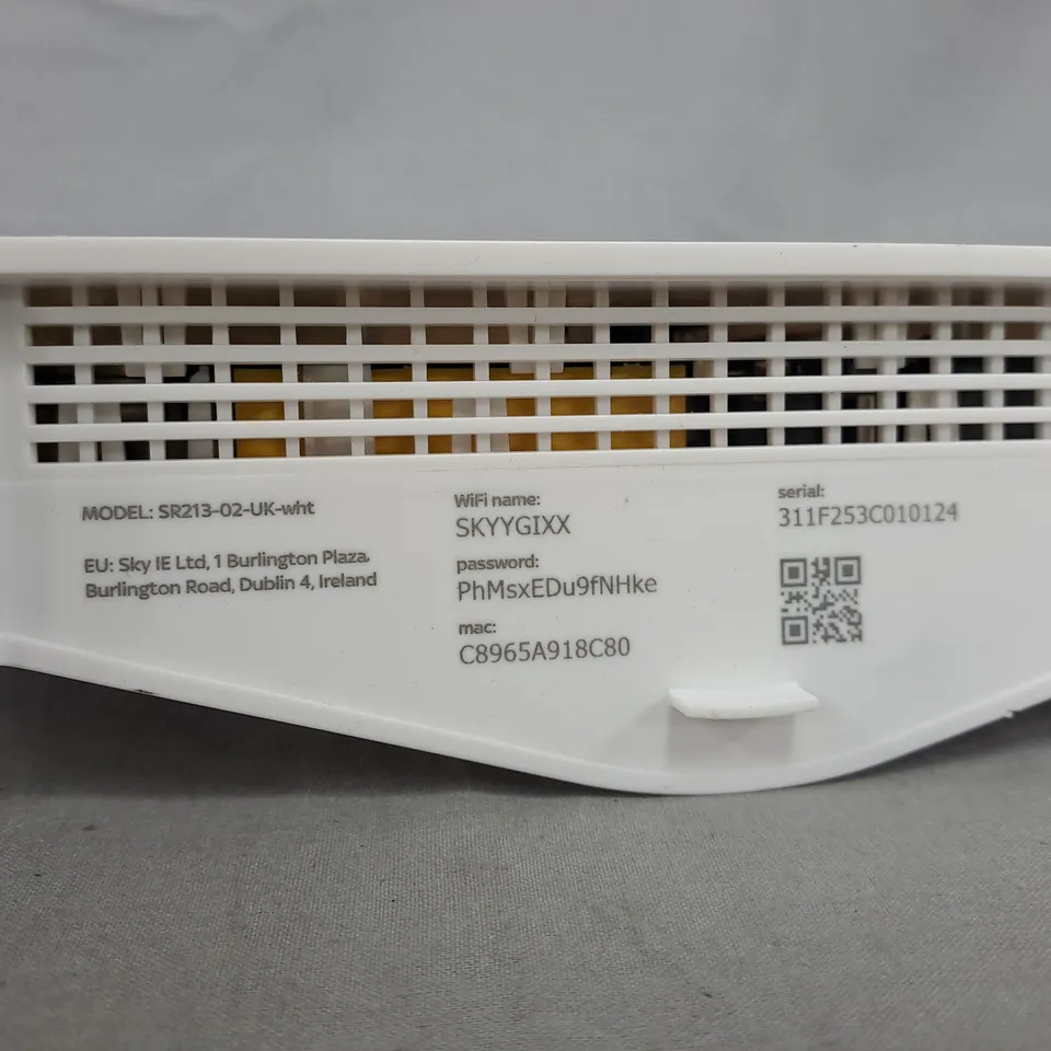 SKY SR213-02 UK WHITE ROUTER (MODEL SR213-02-UK-WHT)