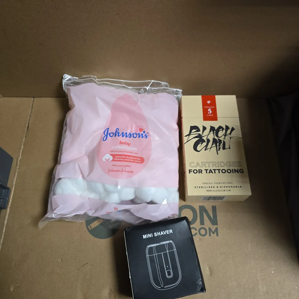 APPROXIMATELY 15 ASSORTED HEALTH & BEAUTY PRODUCTS TO INCLUDE BABY COTTON BALLS, BLACK CLAW CARTRIDGES FOR TATTOOING, MINI SHAVER ETC - COLLECTION ONLY 