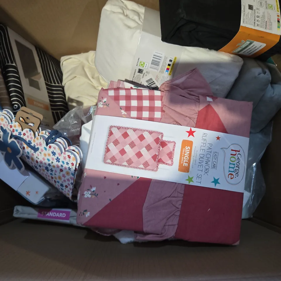 BOX OF APPROXIMATELY 9 ASSORTED BEDDING AND SOFT FURNISHING  ITEMS TO INCLUDE - KIDS MATTRESS PROTECTOR SINGLE , FITTED SHEET , DOUBLE STITCHED EDGE DUVET SET ETC