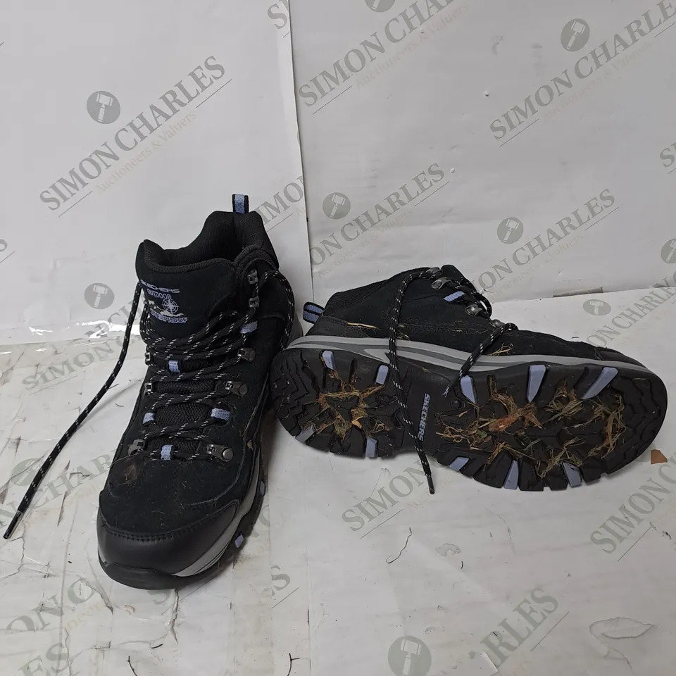 BOXED PAIR OF SKECHERS WATERPROOF BOOTS IN BLACK, UK SIZE 5
