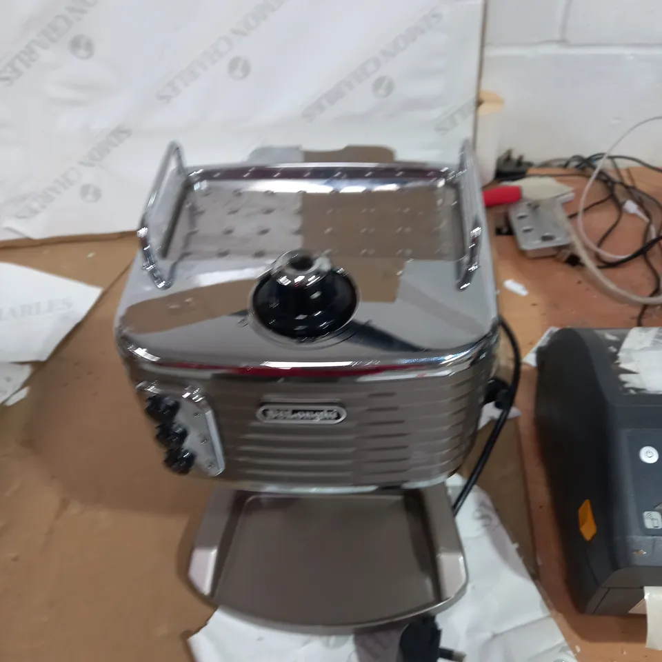 DELONGHI SCULTURA ESPRESSO AND CAPPUCCINO COFFEE MAKER