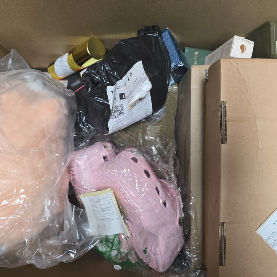 BOX OF APPROXIMATELY 10 ASSORTED HOUSEHOLD ITEMS TO INCLUDE NOSE TRIMMER, NIGHT CREAM, ETC