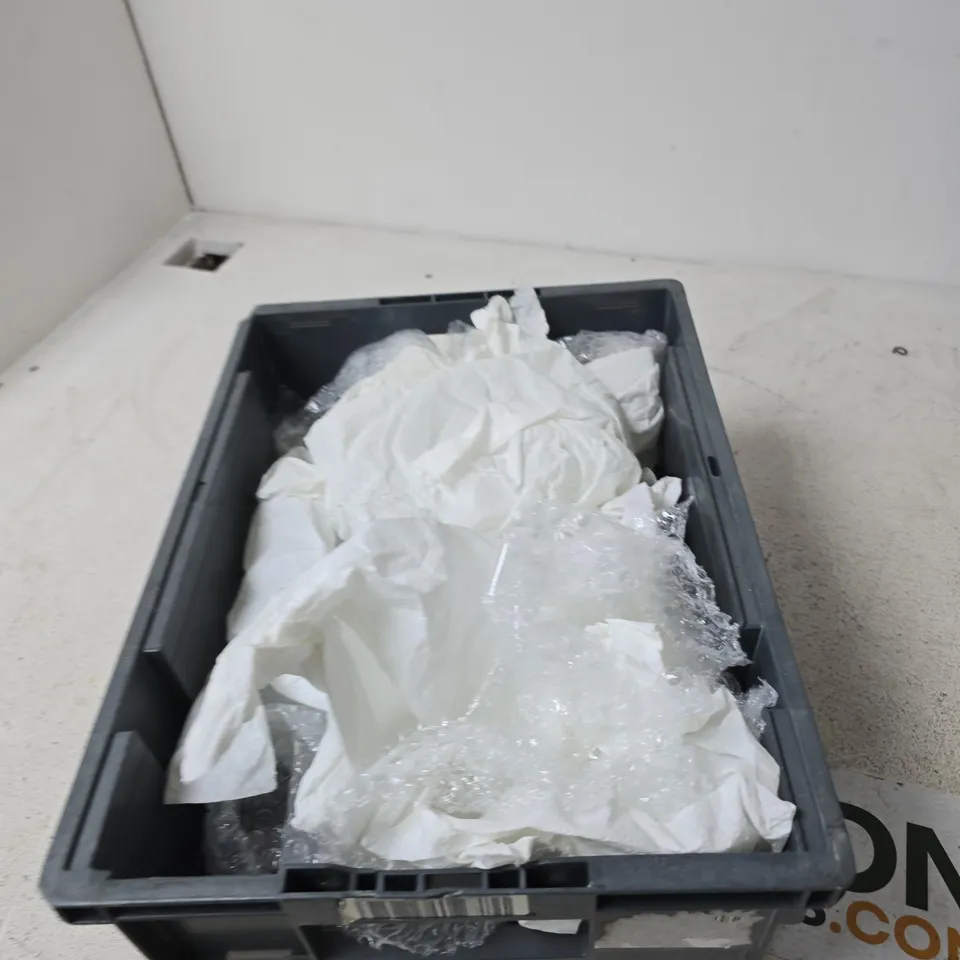 TOTE OF APPROXIMATELY 10 ASSORTED FRAGILE ITEMS TO INCLUDE: LUMINARC GREEN STEM GLASS