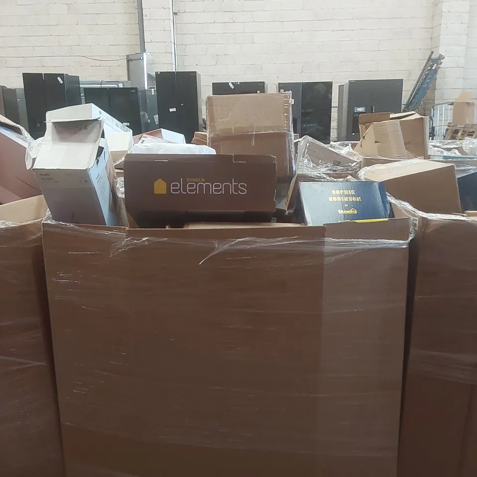 PALLET CONTAINING A VERY LARGE QUANTITY OF ASSORTED DESIGNER LIGHTING PRODUCTS TO INCLUDE: CEILING LIGHTS, TABLE LAMP, FLOOR LAMP ECT