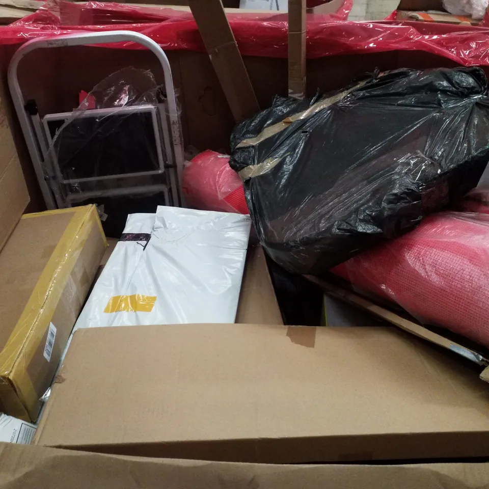 PALLET CONTAINING ASSORTED PRODUCTS INCLUDING LED CEILING LAMP, PLANT STAND, HEATED THROW & METAL FRAME LIGHTS