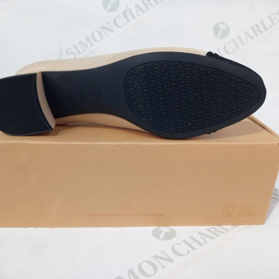 BOXED PAIR OF VIVAIA LOW BLOCK HEEL SLIP-ON SHOES IN BEIGE/BLACK EU SIZE 38.5