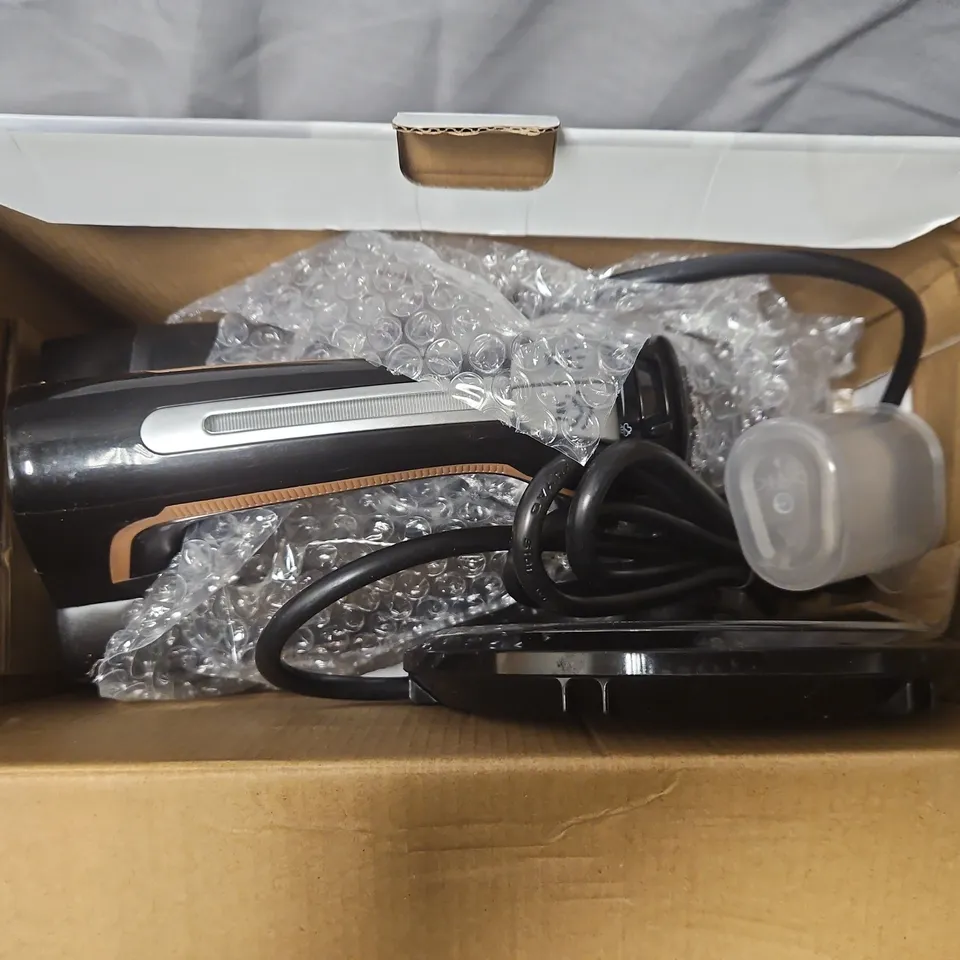 BLAUPUNKT FREE GLIDE 360° CORDLESS IRON – 2600W (BOXED)