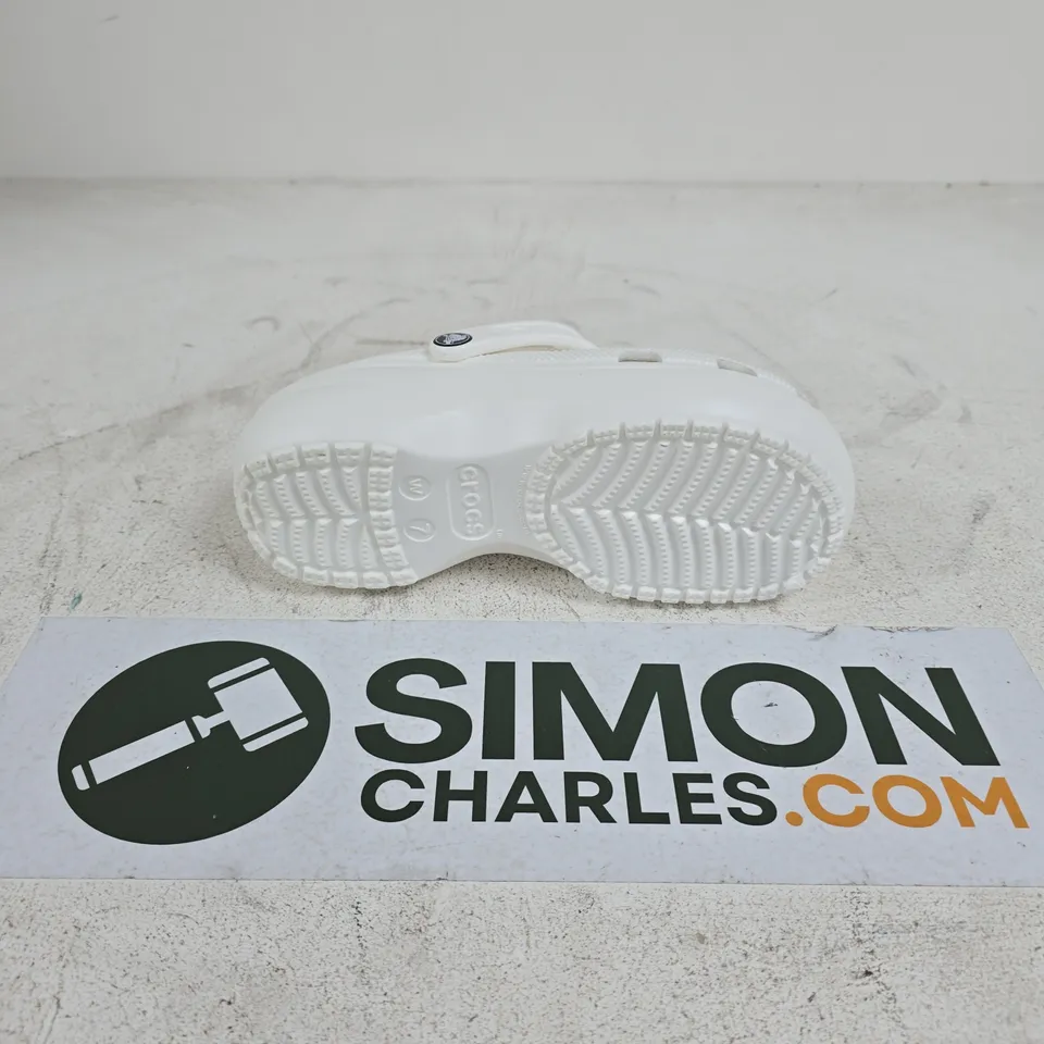 UNBOXED PAIR OF CROCS CLASSIC PLATFORM CLOG W IN WHITE - UK 5