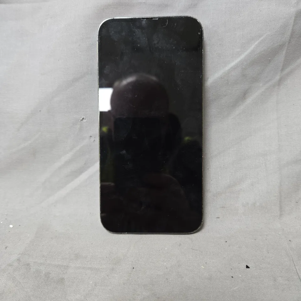 APPLE IPHONE 13 PRO MAX – SIERRA BLUE – BOXED (CRACKED FRONT SCREEN, BACK GLASS DAMAGED)