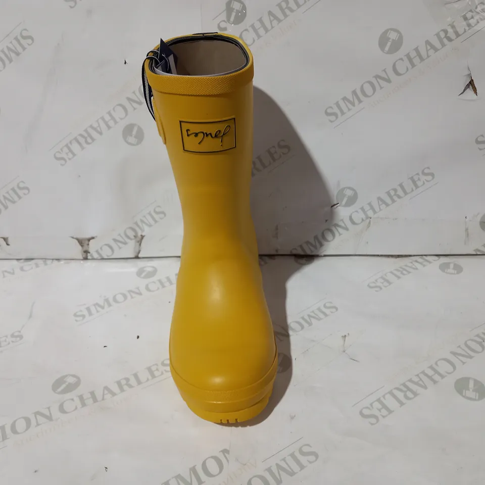 BOXED PAIR OF JOULES WELLINGTON BOOTS IN YELLOW UK SIZE 5